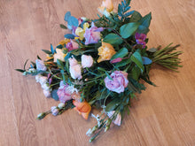 Last inn bildet i Galleri-visningsprogrammet, Bårebukett med kort