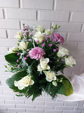 Last inn bildet i Galleri-visningsprogrammet, Bårebukett med kort