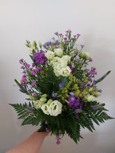 Last inn bildet i Galleri-visningsprogrammet, Bårebukett med kort