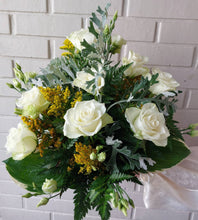 Last inn bildet i Galleri-visningsprogrammet, Bårebukett med kort